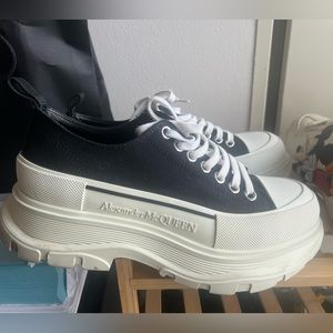 Alexander McQueen Tread Slick Lace Sneaker
